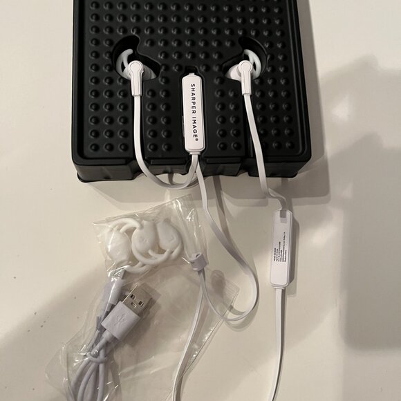 Wireless Earbuds from Sharper Image – White  (New in Box)‎ (w/a) - Picture 7 of 10